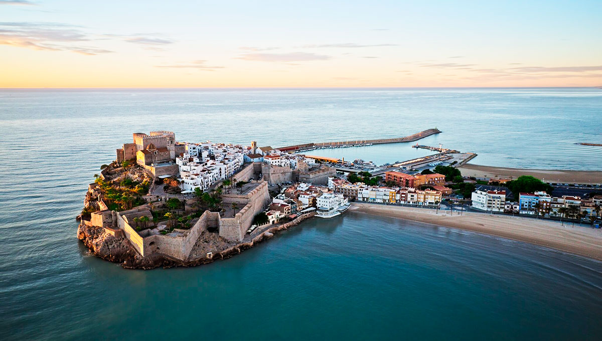 Discover Peñíscola, city of templars, potatoes and fish