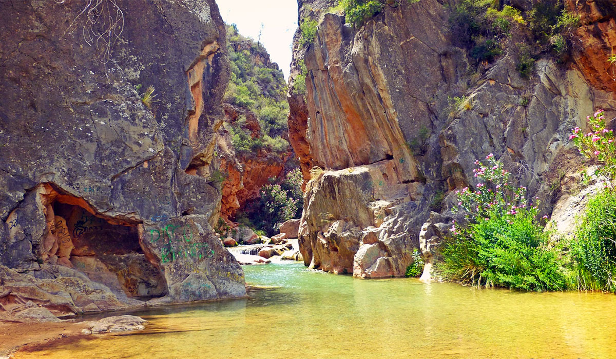 Hiking in Chelva, the Peña Cortada and the water route